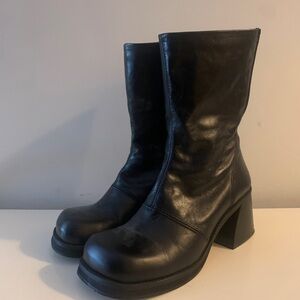 L’INTERVALLE Leather Boots
